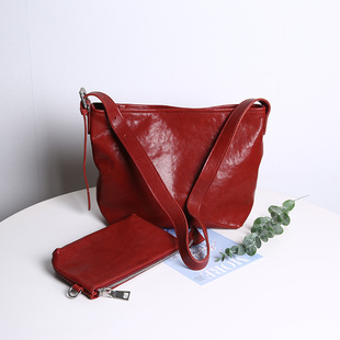 小众高级感红色腋下包女真皮水桶包时尚 欧美风头层牛皮通勤单肩包
