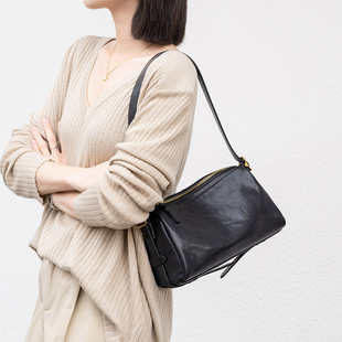 真皮小包包女单肩斜挎包植鞣牛皮复古休闲波士顿枕头包简约手机包