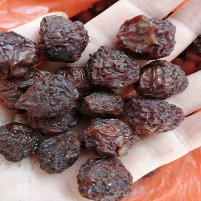 半斤每份 赣南农家晒制原味李干 新鲜李子晒干个小肉多 晒得很干