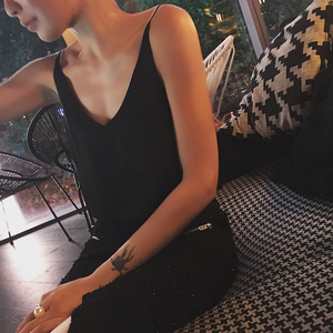 黑色缎面雪纺v领吊带背心内搭港味chic性感露美背打底衫上衣女夏