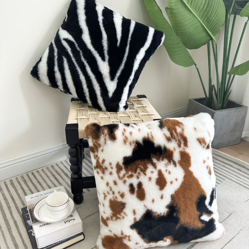 兔毛绒抱枕沙发靠枕靠背床头靠垫