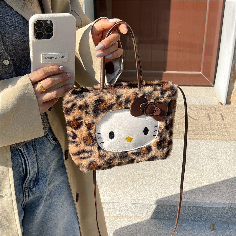 秋冬新款HeloKity豹纹毛斜挎包