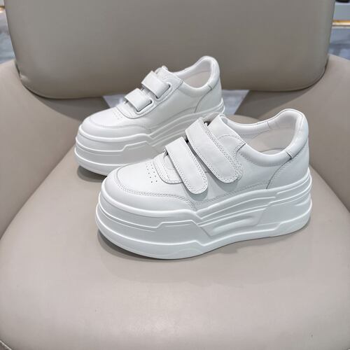 欧货真皮小白鞋女2026新款欧洲站魔术贴小个子白色增高厚底松糕鞋