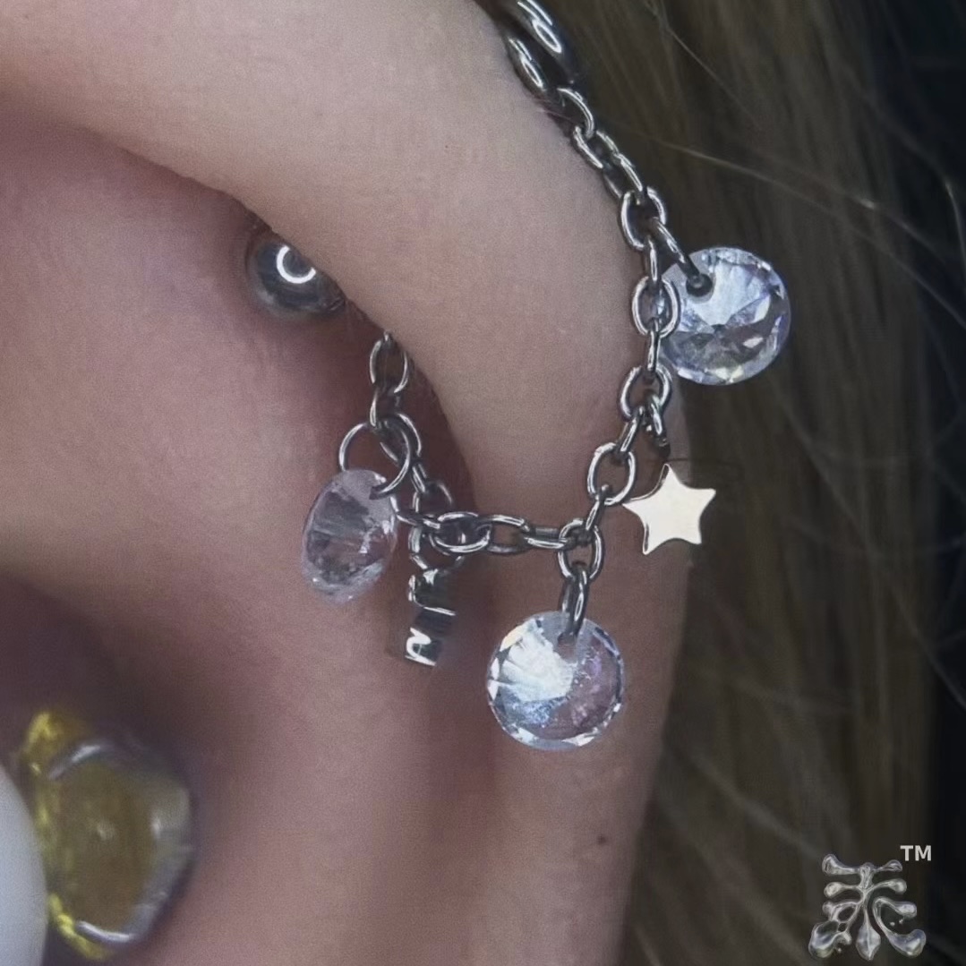 镂空五角星锆石吊坠双耳骨钉链条