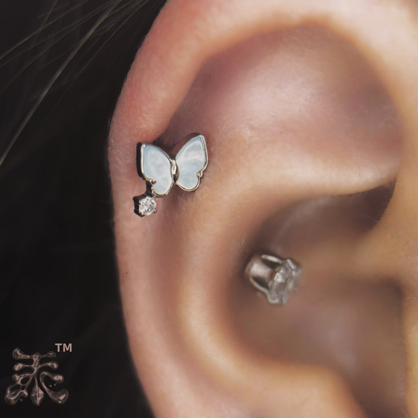 极光贝母蝴蝶宫廷法式耳钉绝美亚