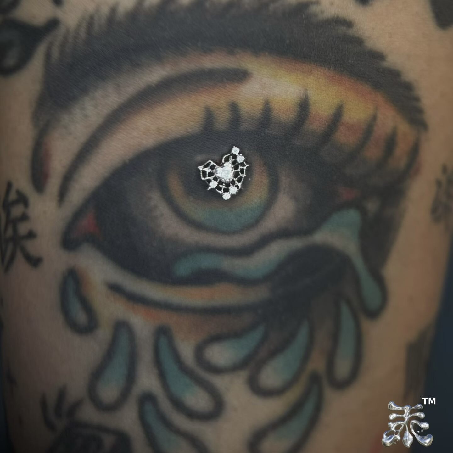 破碎爱心蛛网锆石耳钉16/18g螺纹端植入级钛合金小众亚文化防过敏