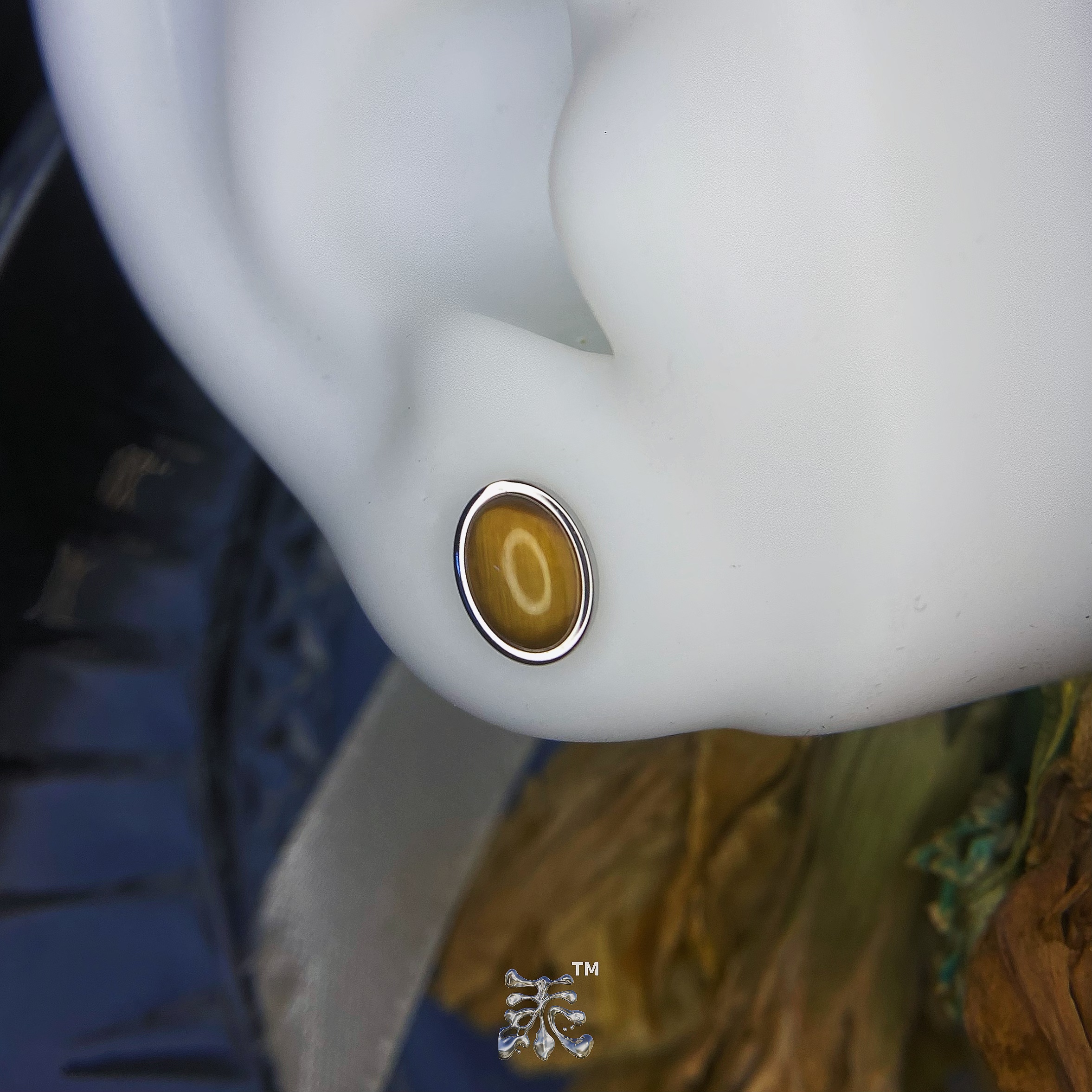 椭圆形包边虎眼石耳钉f136钛合金