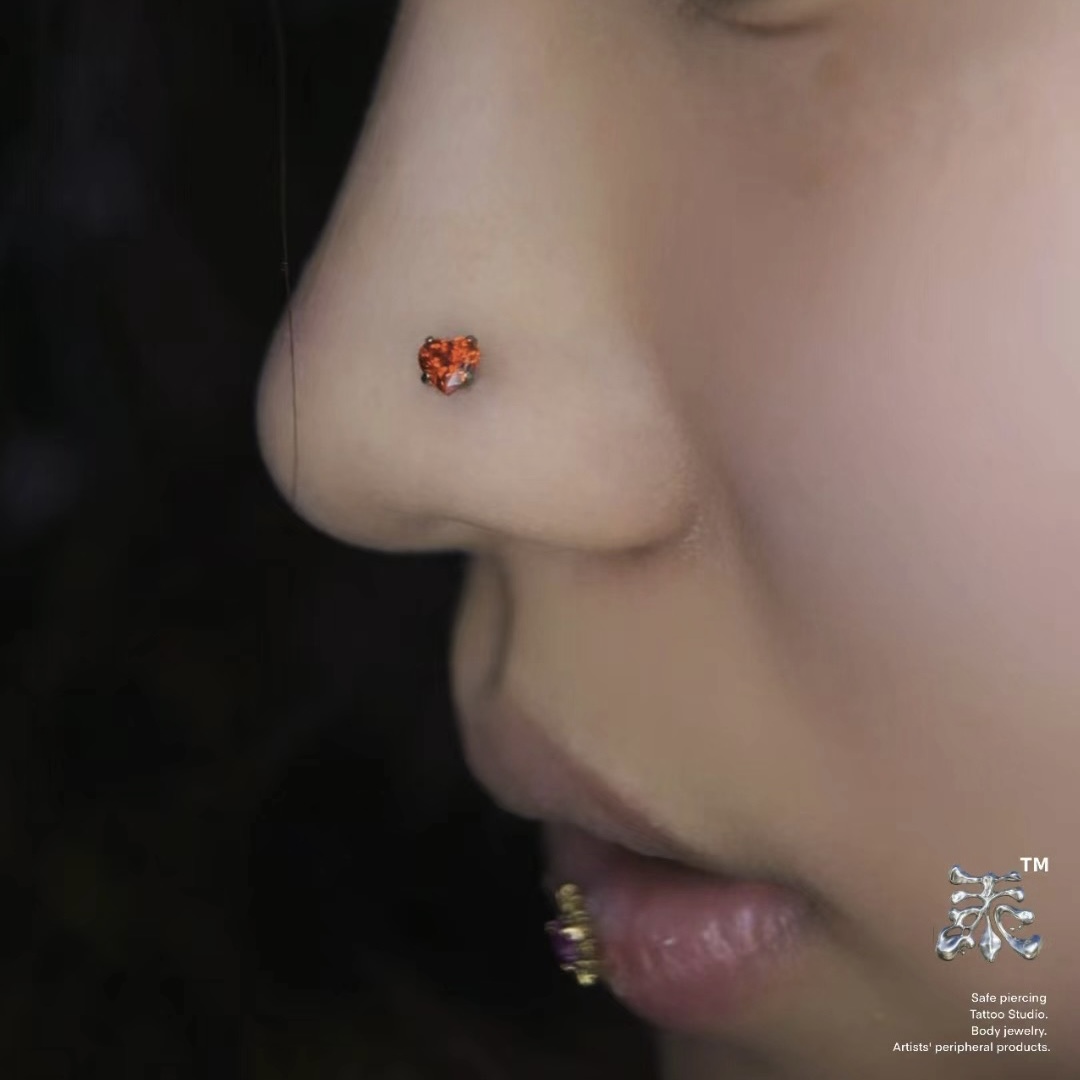 3mm碗底爱心四爪锆石耳钉鼻钉钛