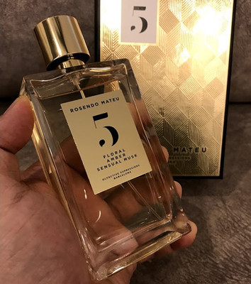 RosendoMateu莉铃兰苦橙叶