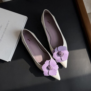 显瘦真皮~2cm细低跟尖头单鞋女名媛气质ins时尚花朵浅口小猫跟鞋