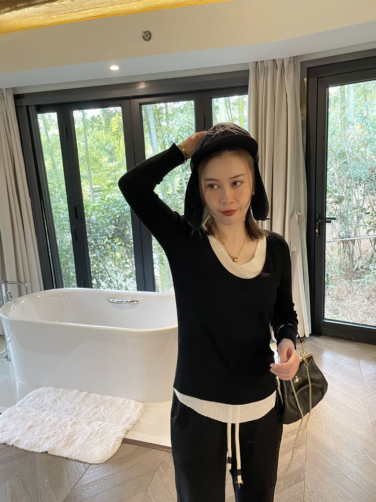 ALENWANG秋季新品V领假两件显瘦白搭修身长袖T桖打底衫简约上衣女