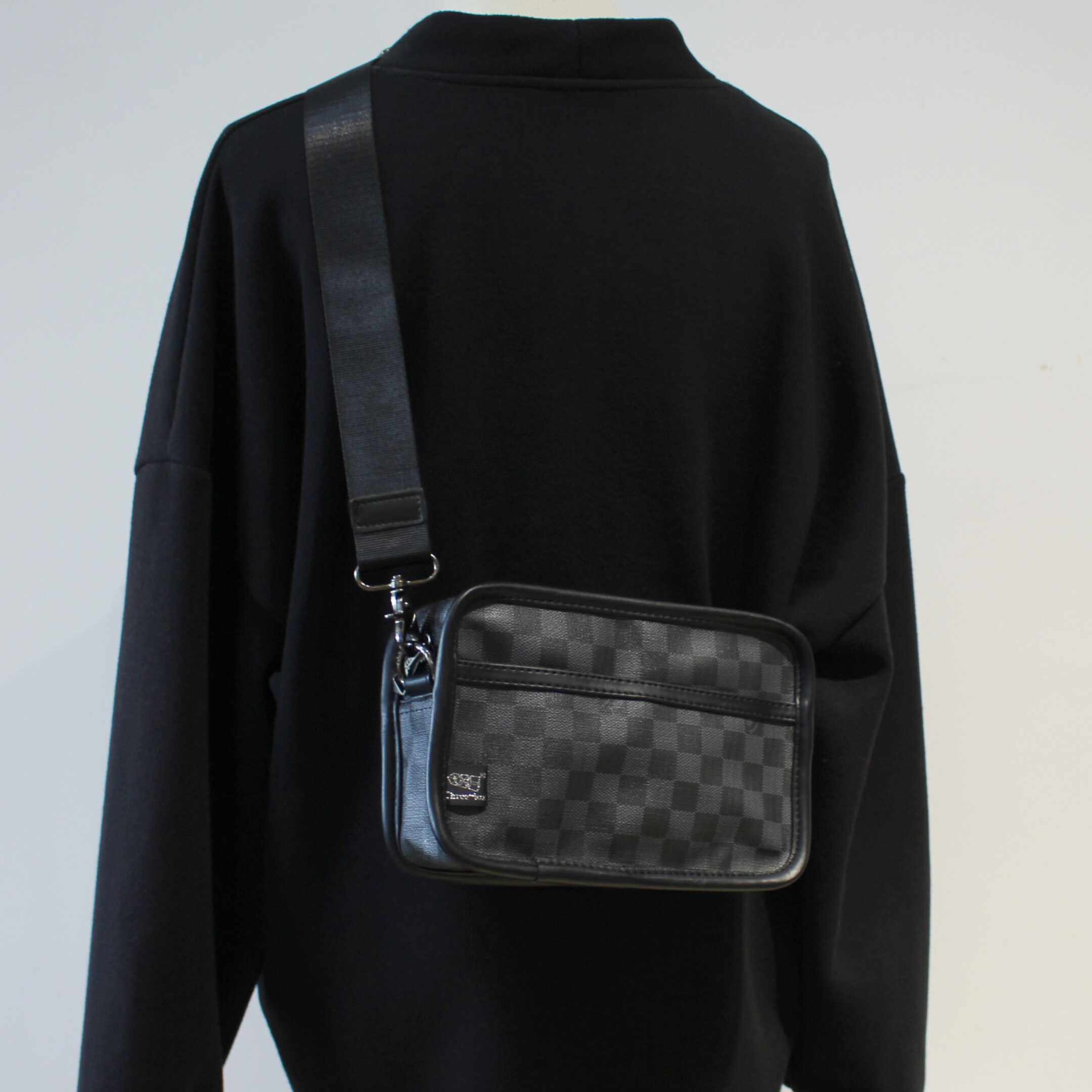 threebox斜挎包休闲格纹男包潮流