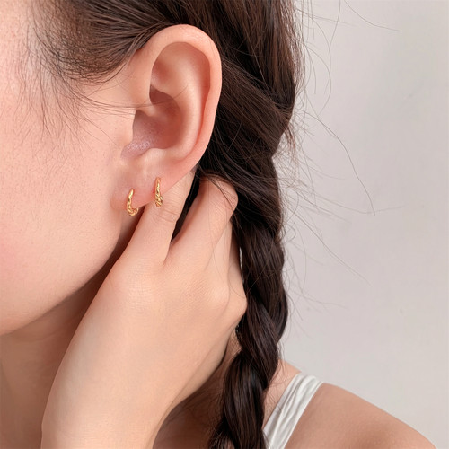 岚屿迷你牛角包耳圈麻花耳骨