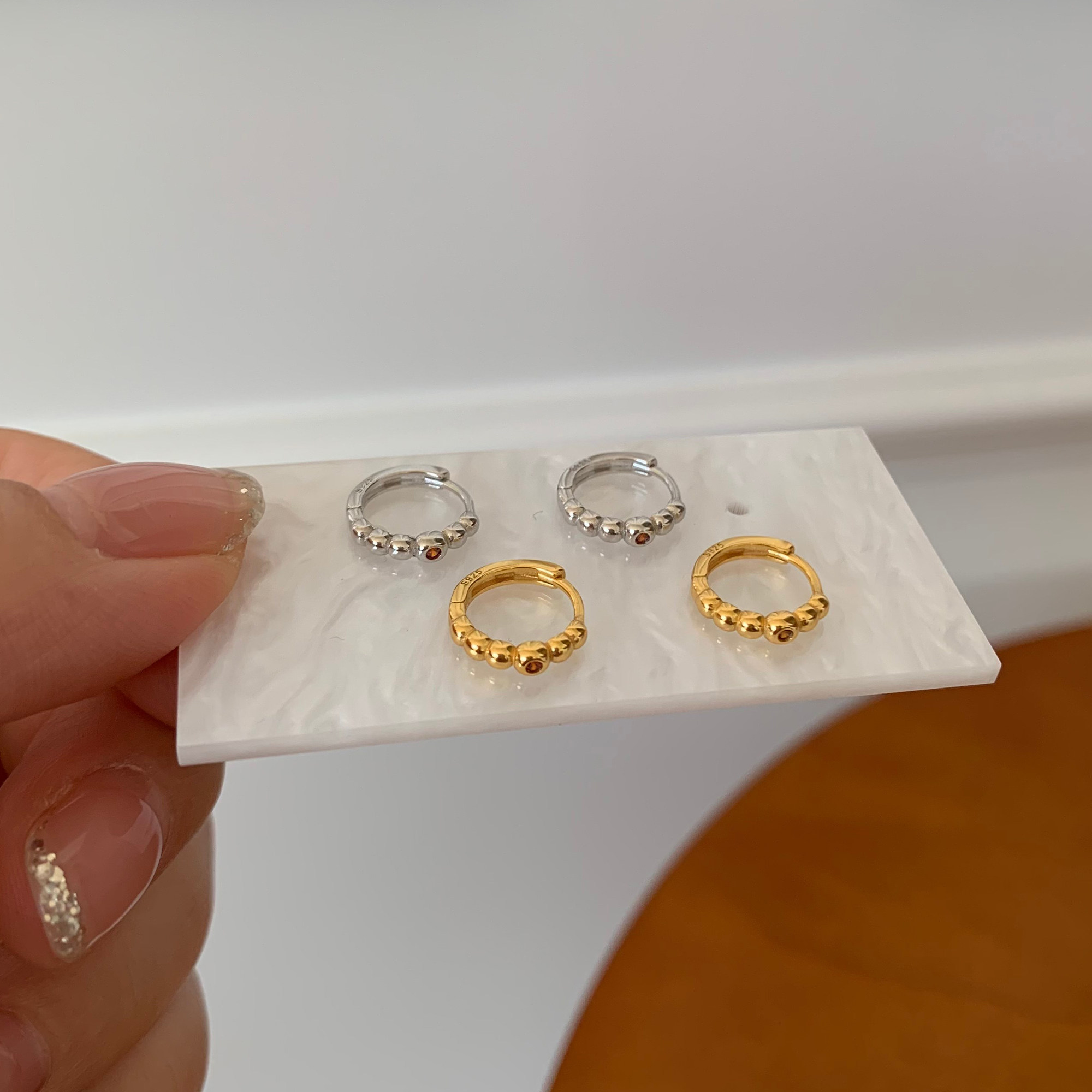 岚屿  油画少女/通体925银复古小众珠珠耳圈简约法式轻奢耳扣耳饰,饰品/流行首饰/时尚饰品新,银饰耳饰,淘宝优惠券,粉丝福利购,淘宝优惠卷