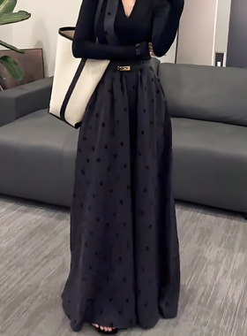 名媛风优雅深灰色波点a字裙2024年秋冬季新款高腰垂感大裙摆长裙