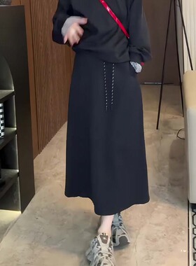 松紧高腰系带黑色极简风半身裙2024秋季爆款运动纯色休闲直筒裙子