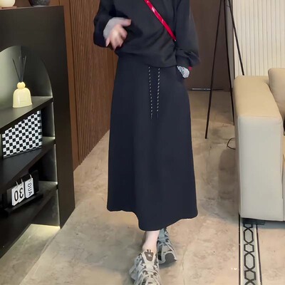 松紧高腰系带黑色极简风半身裙2024秋季爆款运动纯色休闲直筒裙子
