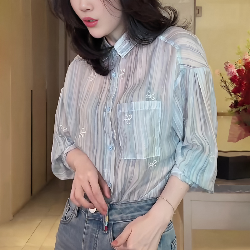 轻奢精致蓝色小众设计条纹衬衫女2025早秋新款高级感别致洋气上衣