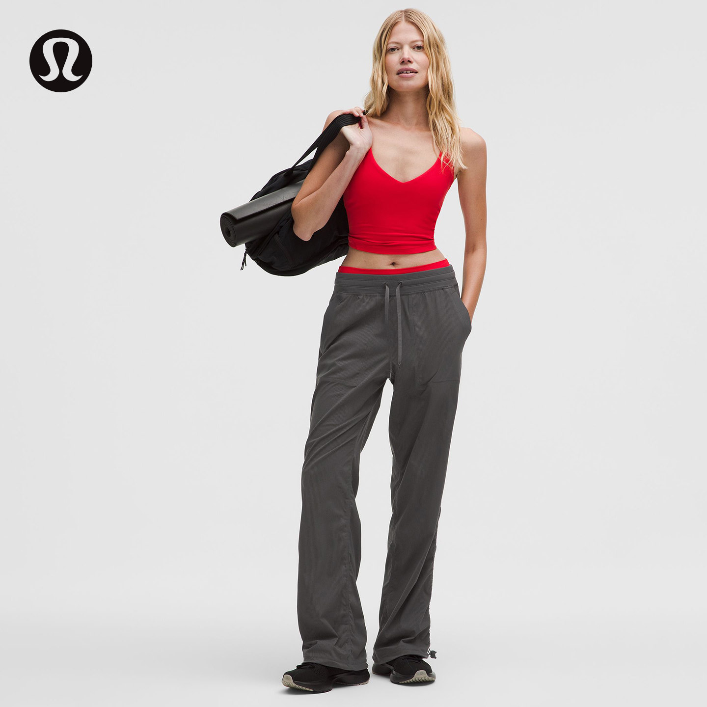 Dance Studio 女士中腰长裤 拒水*常规版型丨lululemon丨LW5GSQS 裤现实拍商品图