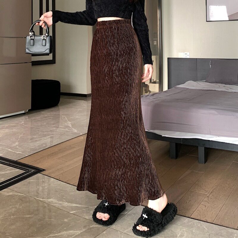 2024新款丝绒鱼尾半身裙女秋冬气质褶皱肌理感半裙高腰包臀长裙子