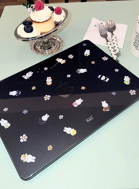 Shesell「兔兔米菲」适用于MacBook苹果pro保护壳黑满天星air保护套原创插画M4M5防磕碰小众原创设计