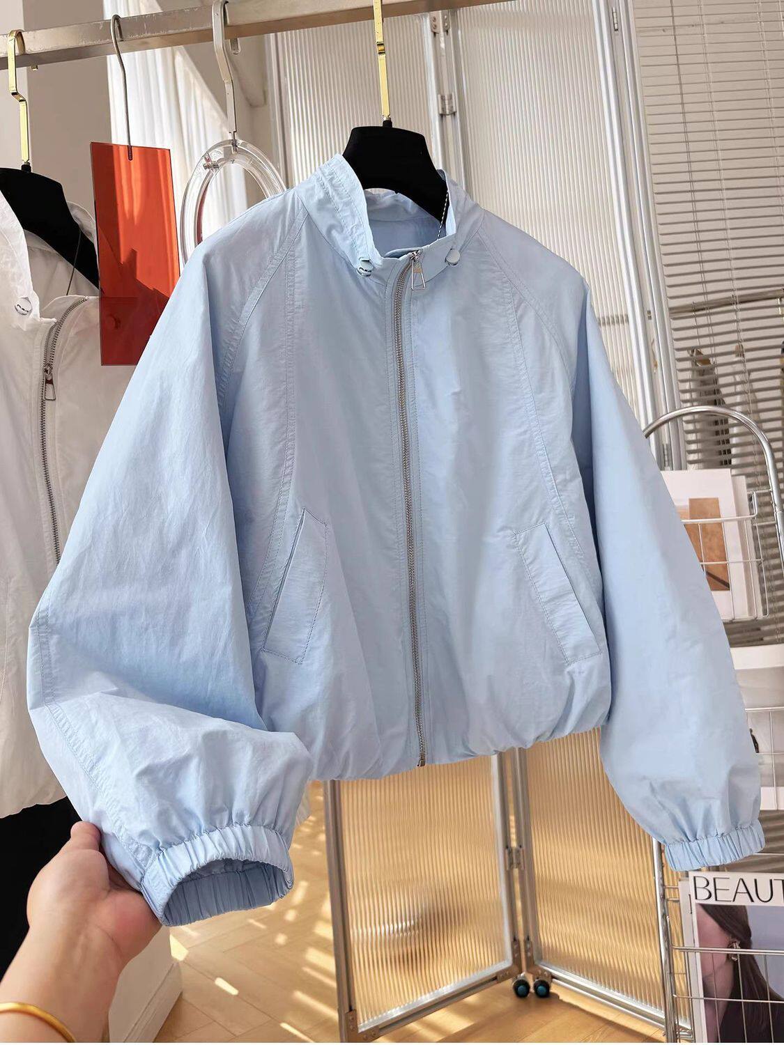 2026春装新款韩版宽松休闲百搭夹克短款外套浅蓝色薄款立领上衣女