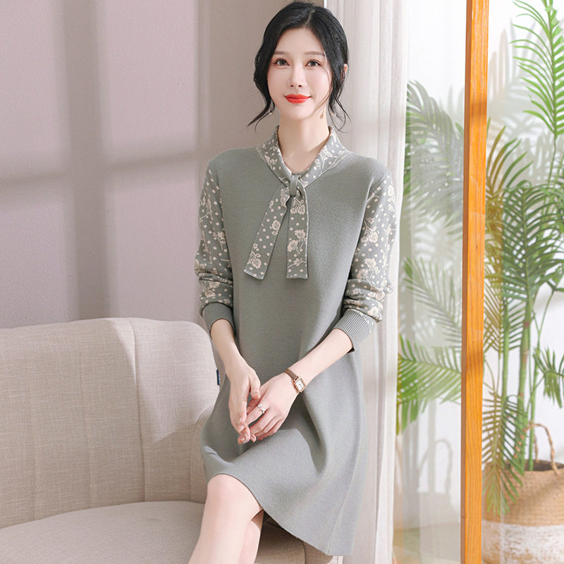 2024新款妈妈洋气连衣裙中年女装中长款毛衣中老年秋冬装打底裙子