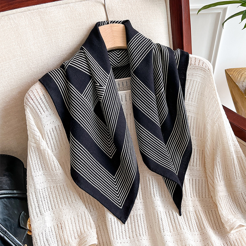 简约大气丝毛围巾女春秋保暖真丝羊毛披肩时尚高级感气质丝巾方巾