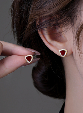 MEILAIFUREN高端定制精致几何三角红色耳钉女纯银高级感小巧耳环