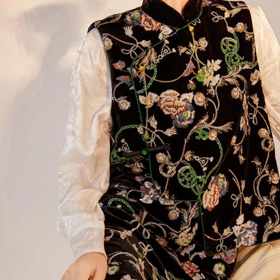 2024年秋季国风花朵刺绣时尚套装