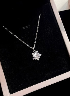 2025新款雪花项链女时尚轻奢小众锆石吊坠设计高级感五角星锁骨链