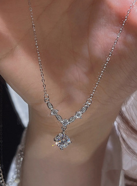 爆闪水滴项链女小众轻奢高级感锆石吊坠精致气质锁骨链女友礼物