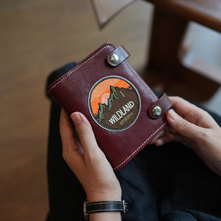 植鞣牛皮小众复古徽章活页夹手账本真皮便携旅行记事笔记本