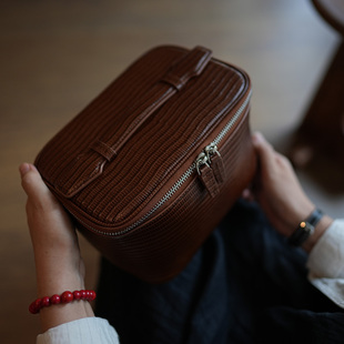 蜥蜴纹头层牛皮高级感实用洗漱包真皮旅行便携大容量化妆包收纳包