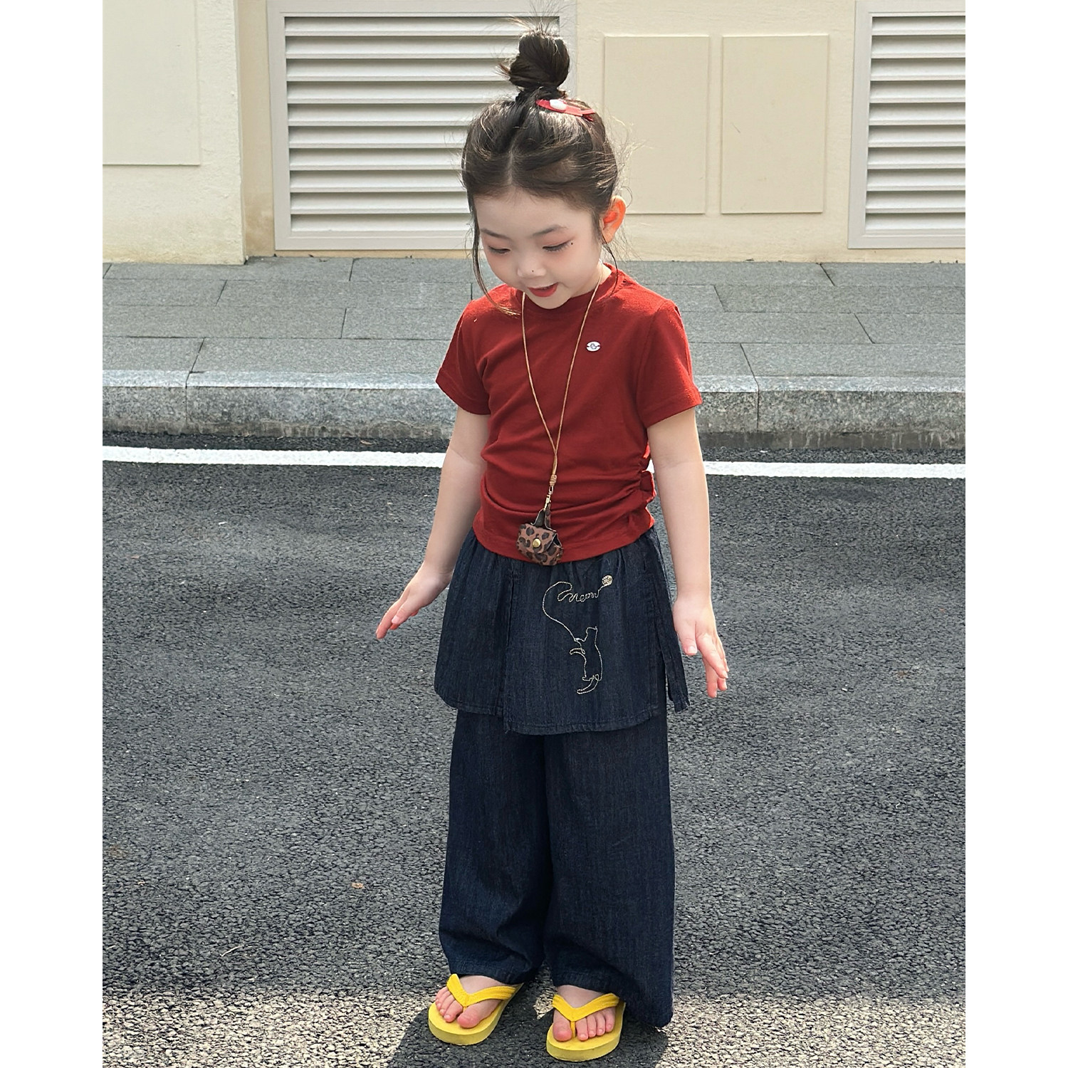 女童韩版露背短袖套装2026春春夏新款儿童洋气T恤屁帘牛仔裤两件