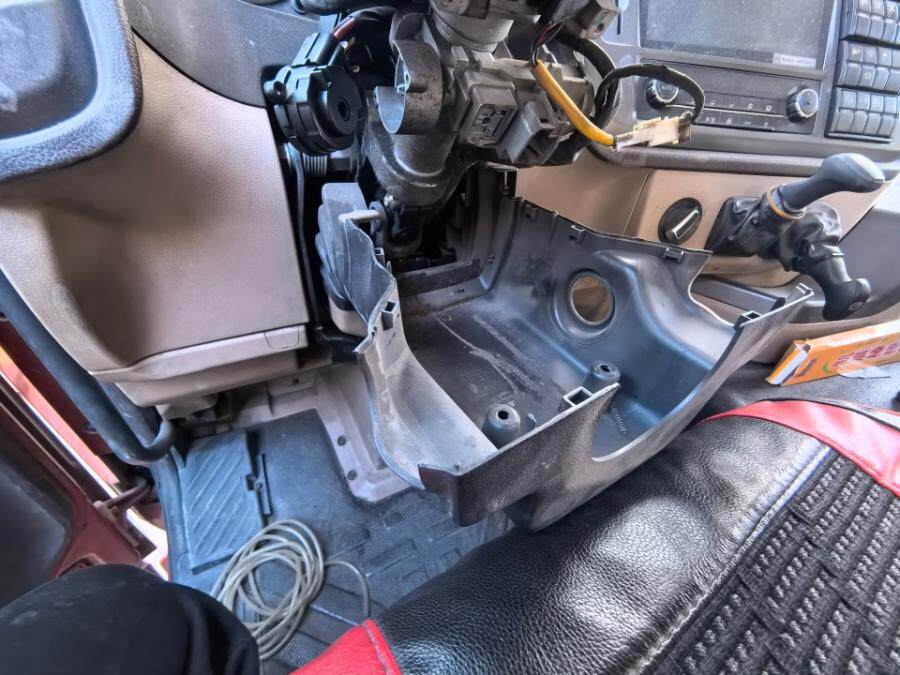 4月11日哈密市解放牌重型半挂牵引车一辆（车辆识别代号LFWSRXSJ5NAD03751）网络拍卖公告