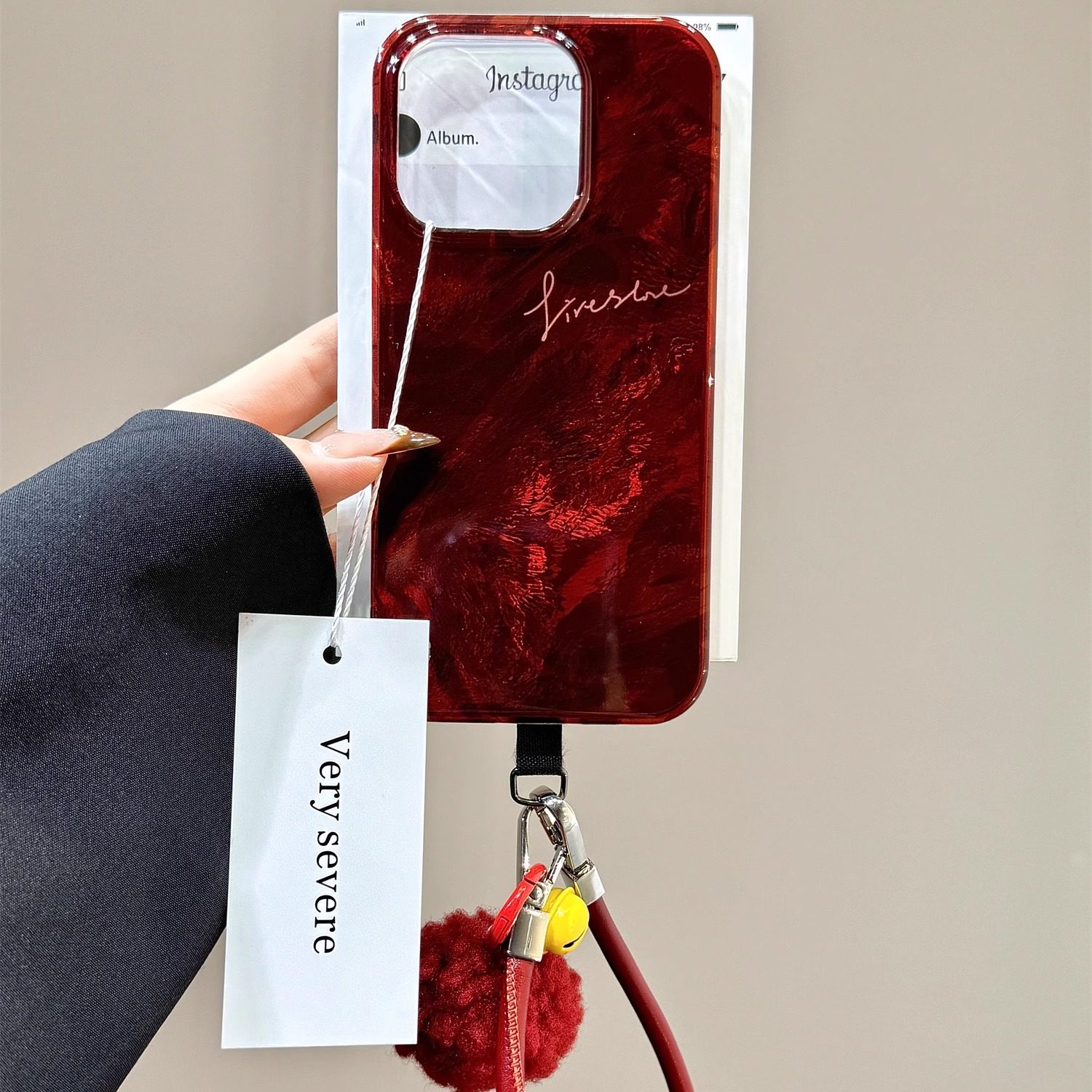 高级感安可卡拉红毛球铃铛手拎绳适用苹果16promax手机壳iphone15新款14pro女款12个性13pm全包保护壳,3C数码配件,手机保护套/壳,淘宝优惠券,粉丝福利购,淘宝优惠卷