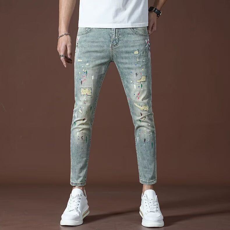 春季2025年高端新款印花破洞牛仔裤男士修身休闲潮牌蓝色小脚裤潮