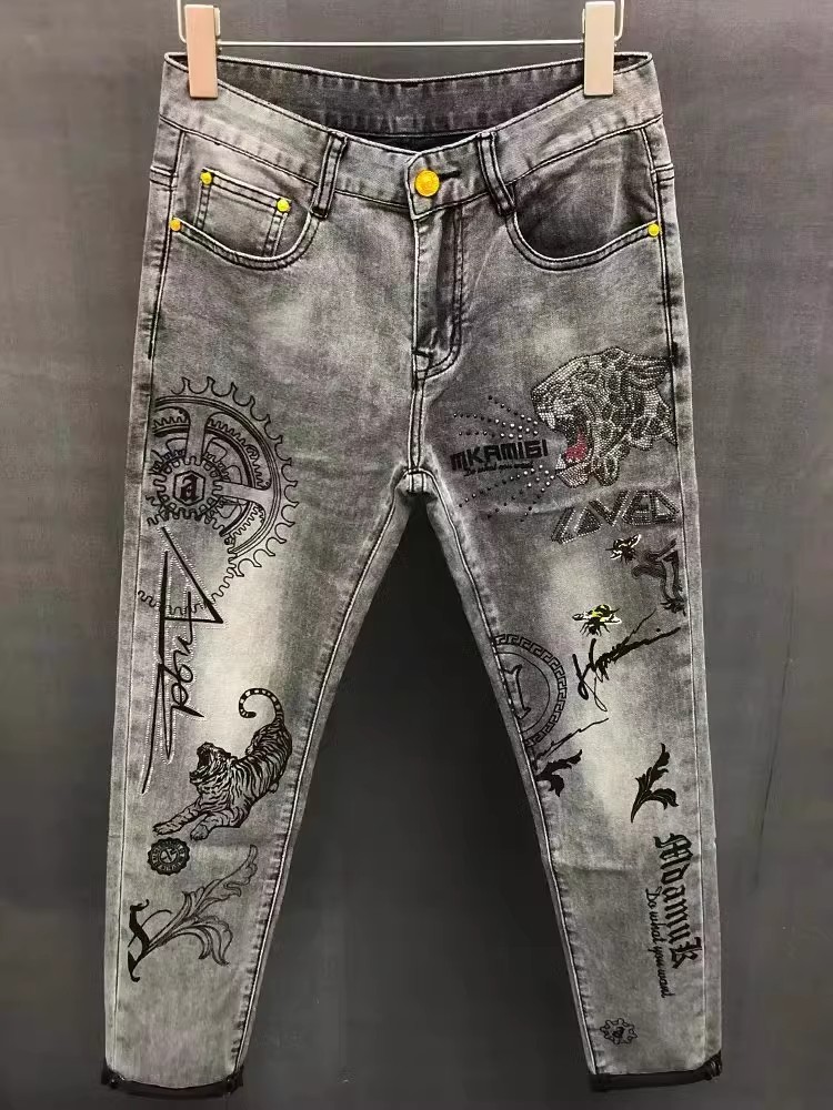 男士2024夏季欧洲站潮牌牛仔裤男重工老虎印花烫钻潮流灰色小脚裤