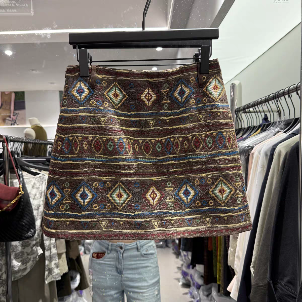 2025秋冬新款复古民族风刺绣花纹图案高腰显瘦A字裙短裙半身裙