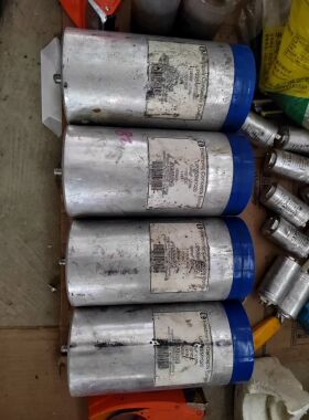 高压薄膜无极电容器1100V 1020UF 体积：116*235mm 单只重2.6公斤