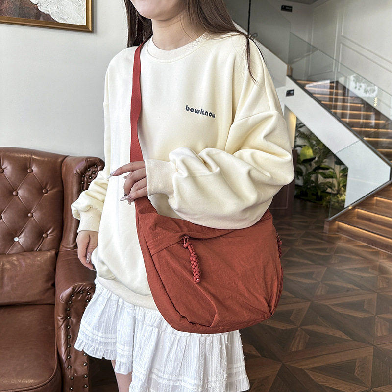 韩版小众休闲腋下包饺子包女士包包2025新款秋冬款轻便单肩斜挎包