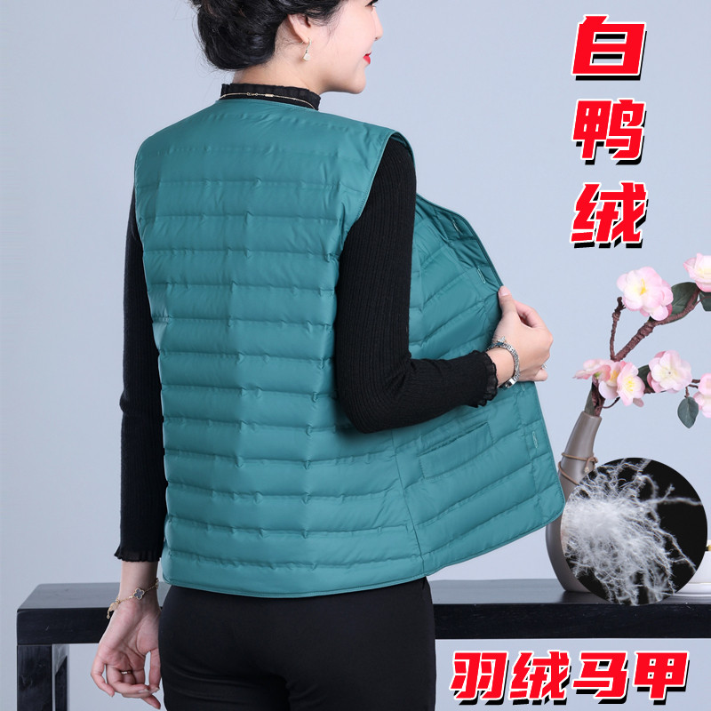 中老年女士羽绒坎肩时尚轻便白鸭绒马甲加肥加大妈妈内穿羽绒马夹