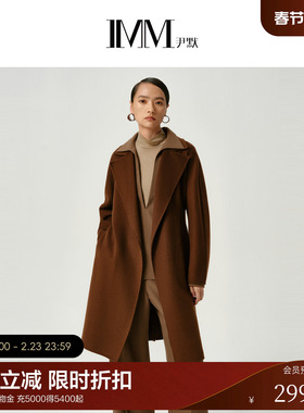 IMM尹默冬绵羊毛纤维纺织面料平驳领收腰中长款大衣外套女