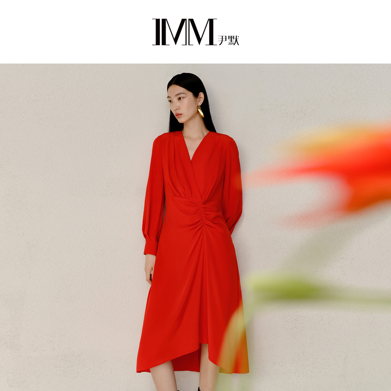 imm尹默垂感V领纽结连衣裙