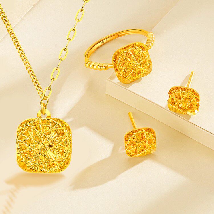 黄金色拉丝方糖项链爱心耳钉心形指环18K金套链送女朋友