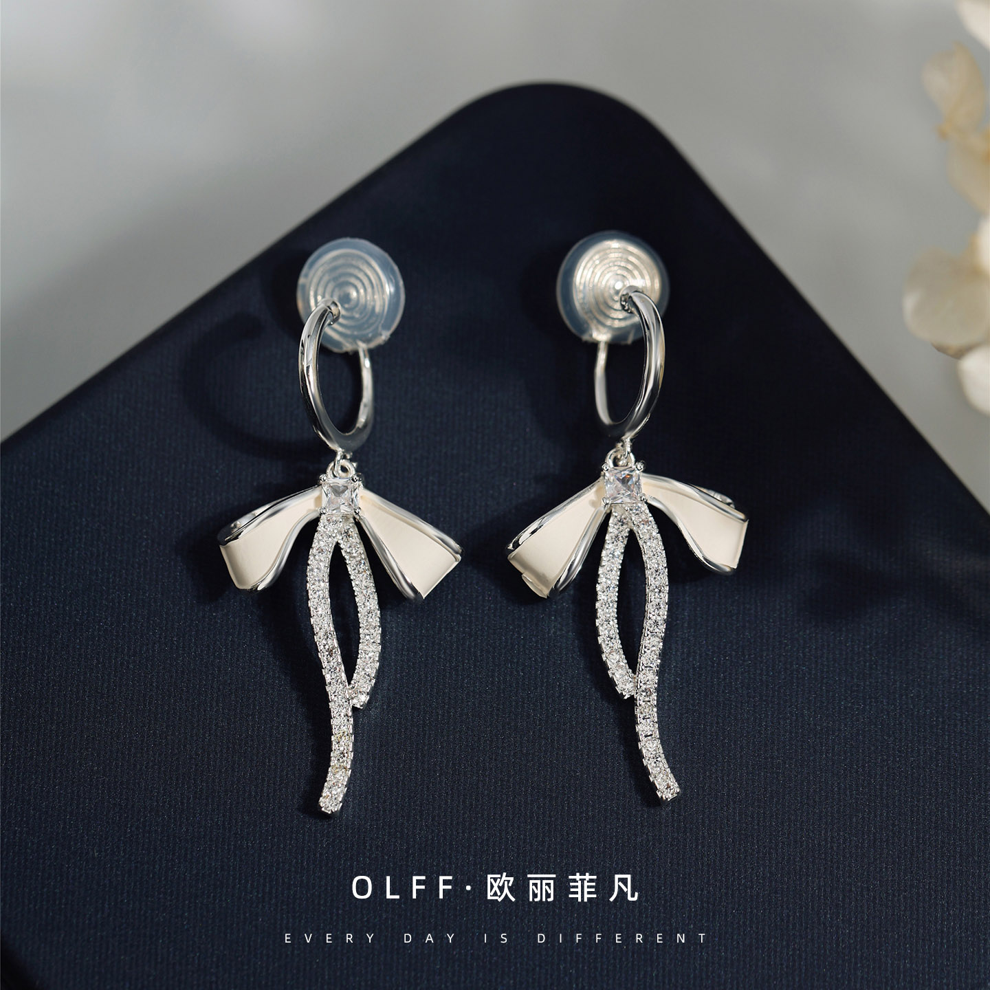 无痛耳夹甜美银色奶白蝴蝶结