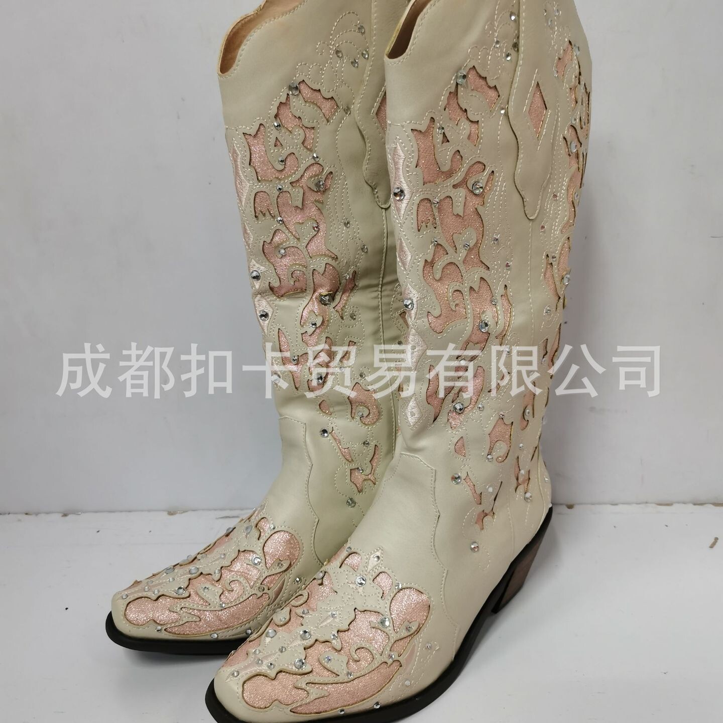 跨境外贸新款欧美复古尖头女刺绣民族风高筒骑士靴粗跟大码时装靴
