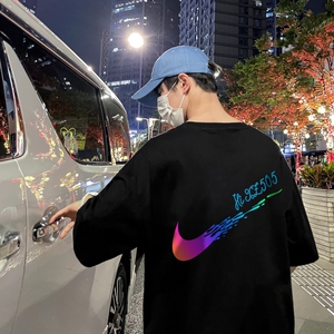 D2226 港风室外纯棉男短袖港风对勾后背印花宽松休闲情侣装T恤图片