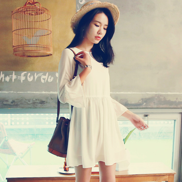 韩都衣舍 18年春季新款 圆领喇叭袖连衣裙 天猫优惠券折后￥58包邮（￥108-50）2色可选